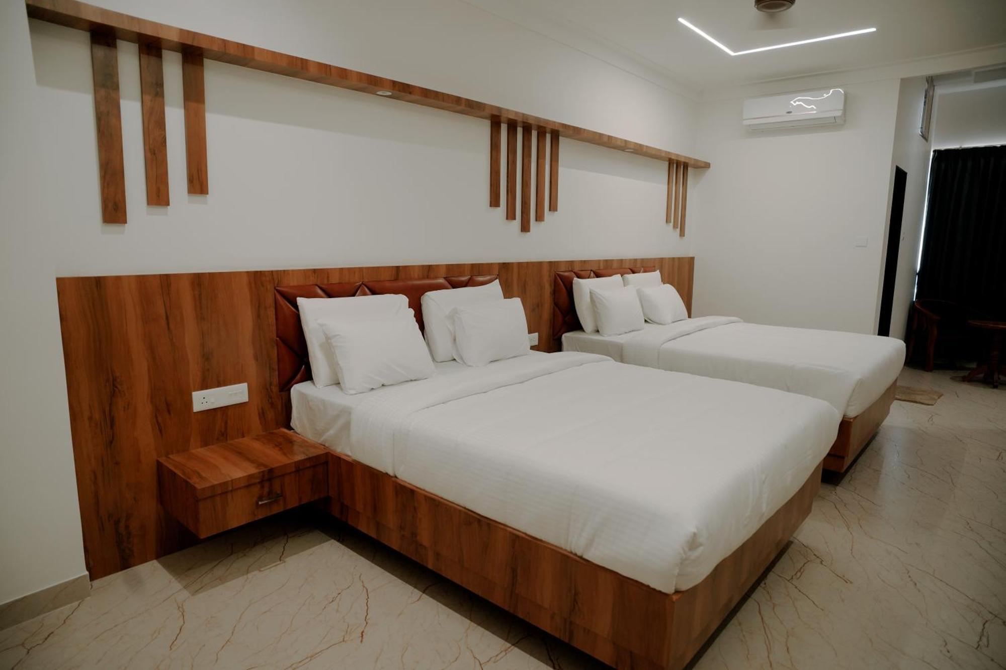 Shambhavi Hotel And Convention Centre Udupi Buitenkant foto